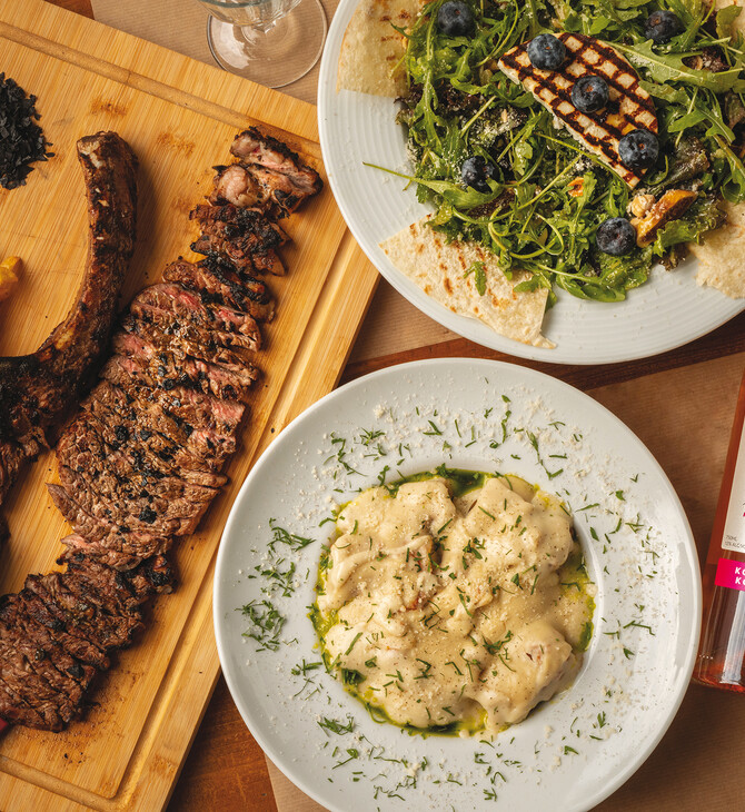 Ροζ Πάνθηρας: Το grill house που κάνει το Παγκράτι να μοσχομυρίζει φαγητό
