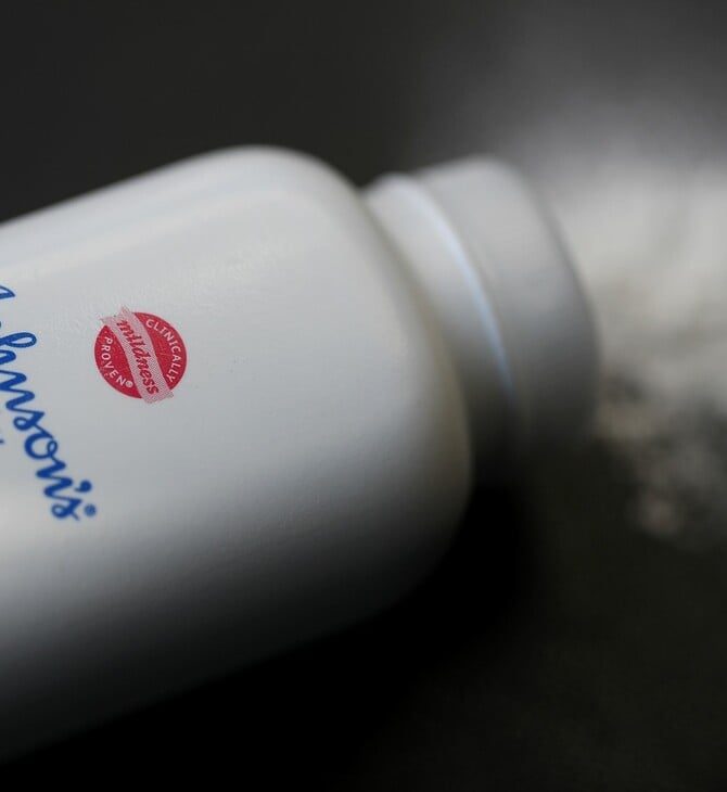 Χιλιάδες Βρετανοί μηνύουν την Johnson & Johnson: Το ταλκ με αμίαντο και οι υποθέσεις καρκίνου