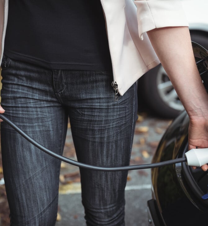 Τα plug-in υβριδικά ρυπαίνουν σχεδόν όσο και τα βενζινοκίνητα, σύμφωνα με νέα έρευνα