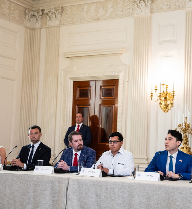 Ο Τραμπ κάλεσε δεξιούς influencers για να «συζητήσουν» την Antifa - Η λίστα με τους εκλεκτούς 11