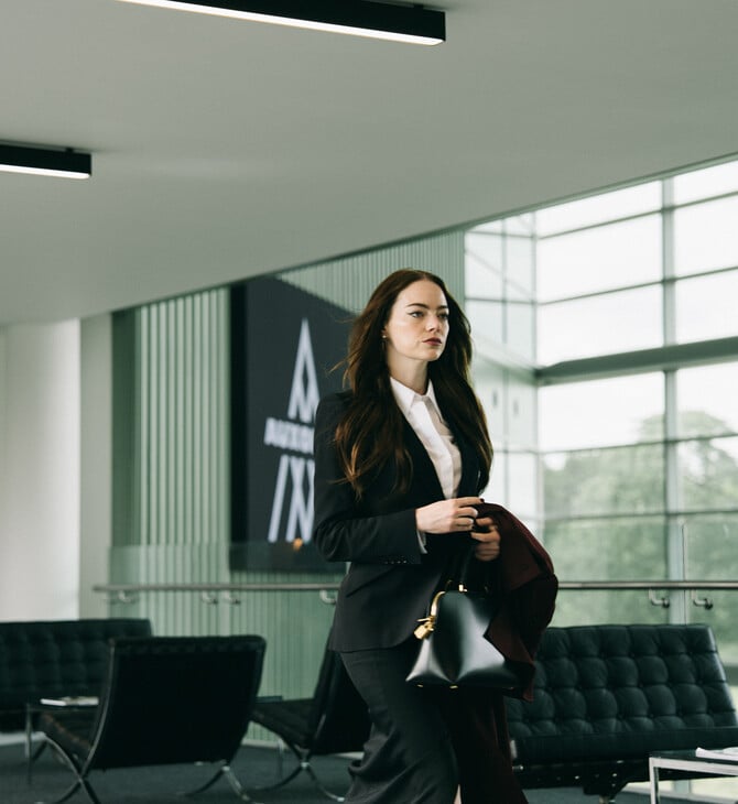 Έμα Στόουν και Τζέσι Πλέμονς σε ψυχολογικό μπρα ντε φέρ υπό την επίβλεψη του Γιώργο Λάνθιμου