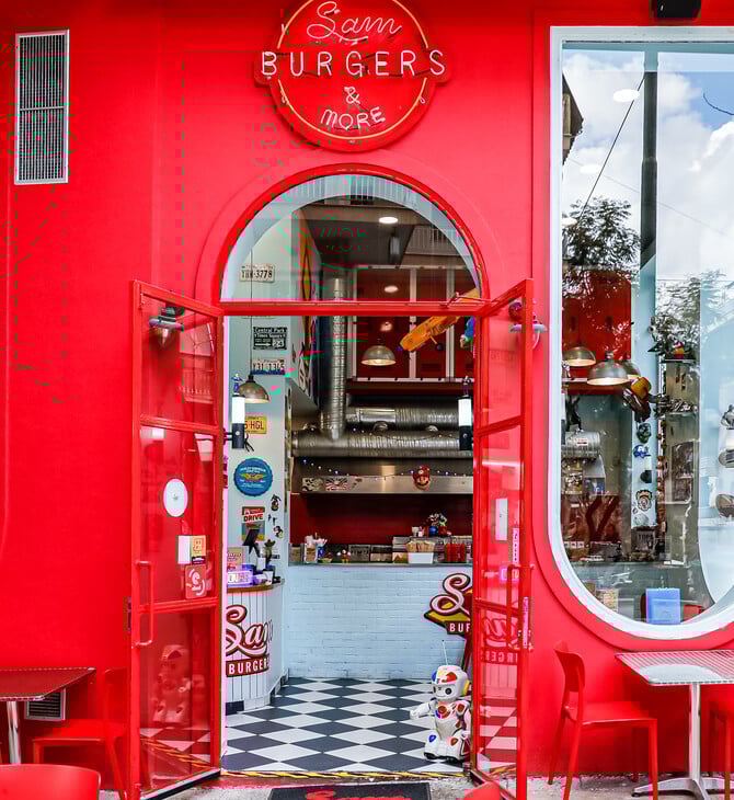 Sam Burgers: Το retro burger house της Αθήνας που σε ταξιδεύει στα diners των ‘50s