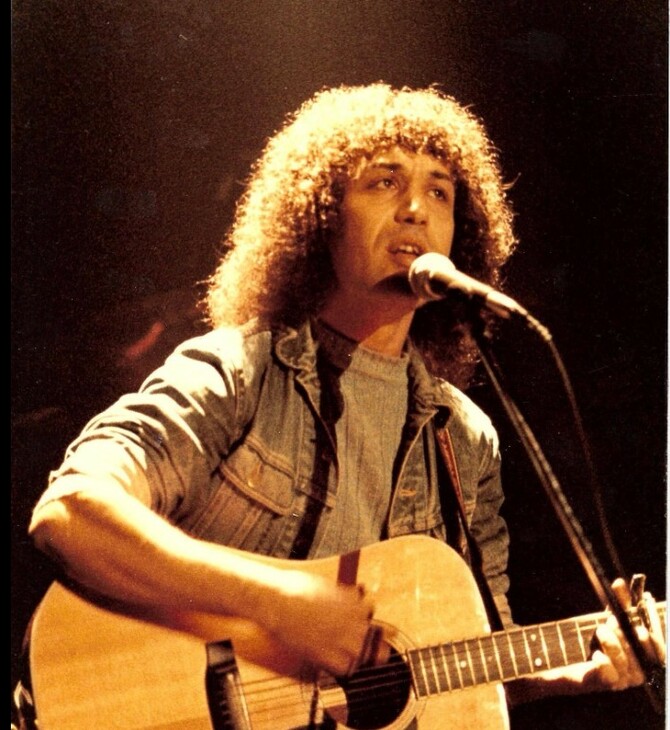 Πέθανε ο Γιώργος Ψωμόπουλος των Magic De Spell