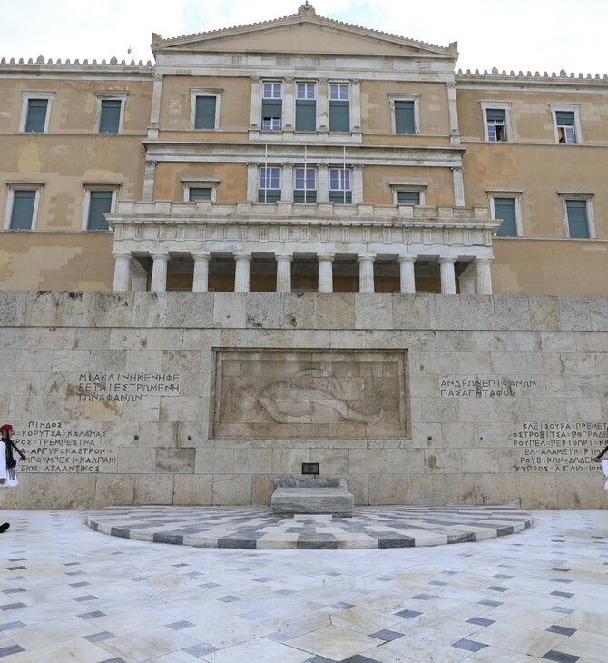 Μνημείο Αγνώστου Στρατιώτη: «Μέσα σε λίγες ώρες ο κ. Δούκας αναίρεσε τον εαυτό του», λένε κυβερνητικές πηγές