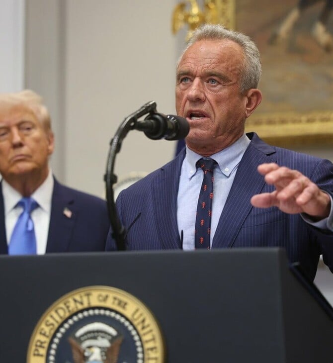 Νέες οδηγίες Ρόμπερτ Κένεντι Τζούνιορ: Συνιστά περισσότερα κορεσμένα λίπη σε σχολεία και στρατό