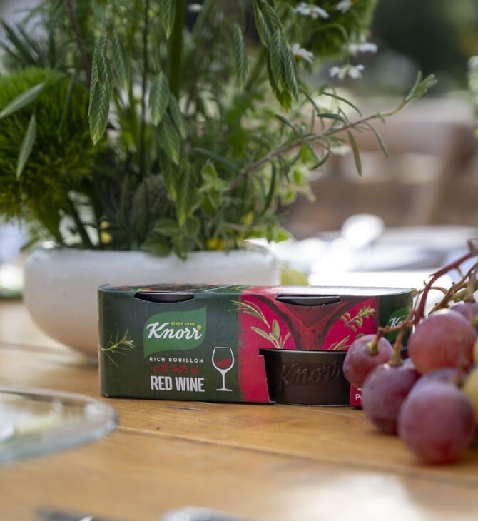 Η Knorr παρουσίασε τους νέους Σπιτικούς Ζωμούς με εκχύλισμα κρασιού