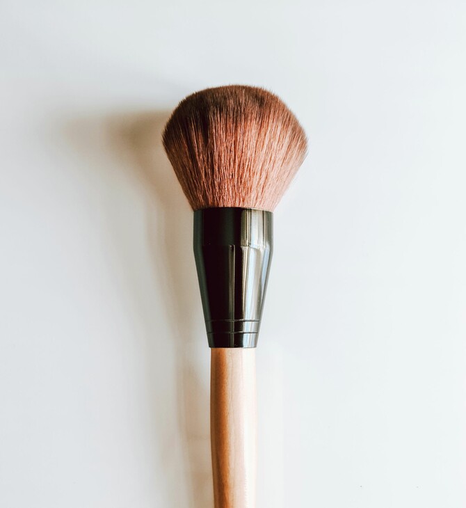 Πώς ένα πινέλο μακιγιάζ μπορεί να ανακουφίσει αποτελεσματικά τη φαγούρα