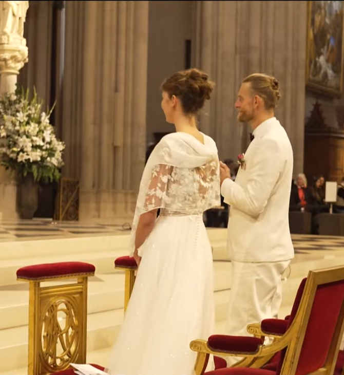 Ξυλουργός που εργάστηκε στην αποκατάσταση της Παναγίας των Παρισίων έλαβε σπάνια άδεια γάμου στον ναό