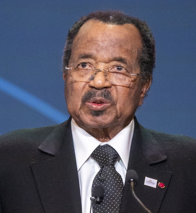 Ο 92χρονος πρόεδρος του Καμερούν επανεκλέγεται για όγδοη θητεία