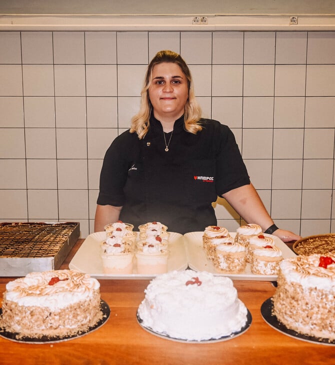 «Τριλέτσε, κουλάτς, μπομπόνες»: Η Αναστασία έκανε τα αλβανικά γλυκά viral 