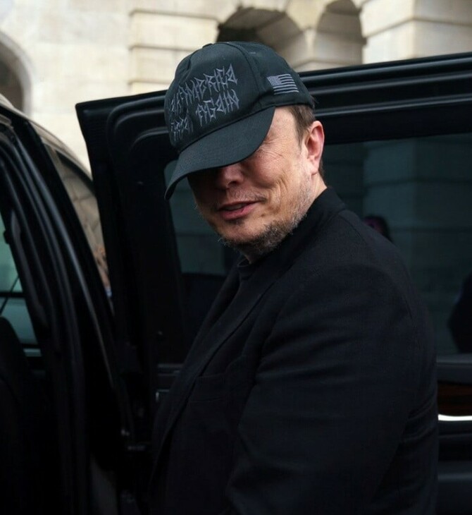 Ο Μασκ βγάζει εγκυκλοπαίδεια με δεξιές πολιτικές απόψεις και «επαληθευμένη» από την τεχνητή νοημοσύνη