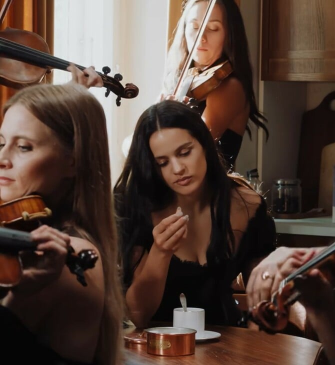 Η Rosalía επανενώνονται με τη Björk στο κομμάτι «Berghain»