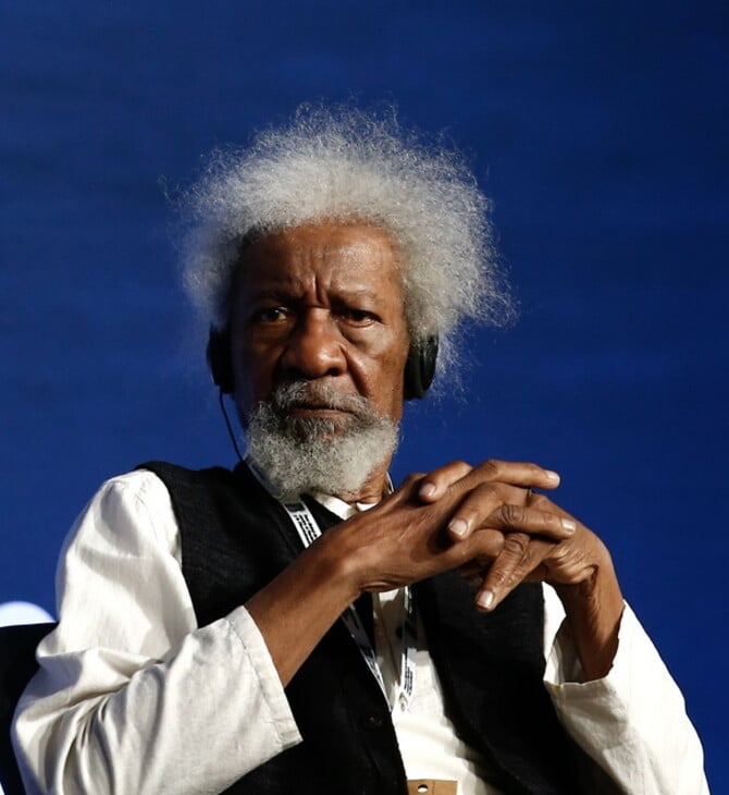 Ουόλε Σοΐνκα: Οι ΗΠΑ ανακάλεσαν τη βίζα του Νιγηριανού νομπελίστα – «Είμαι ανεπιθύμητος»