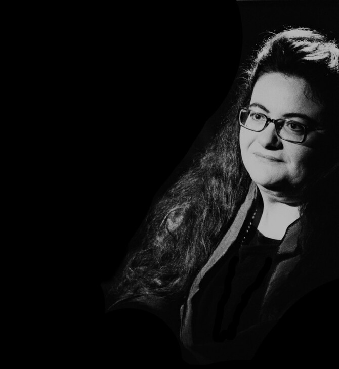 Η Νένα Βενετσάνου φέρνει τις «Σκληρές Βιολέτες» στο ΦΟΥΓΑΡΟ για μία μοναδική βραδιά