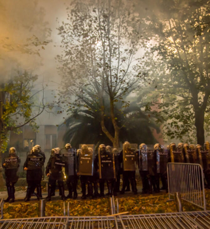 «Έξω οι Τούρκοι»: Κλιμακώνεται η ένταση στο Μαυροβούνιο - Το μαχαίρωμα, οι βανδαλισμοί και το διπλωματικό μπρα-ντε-φερ