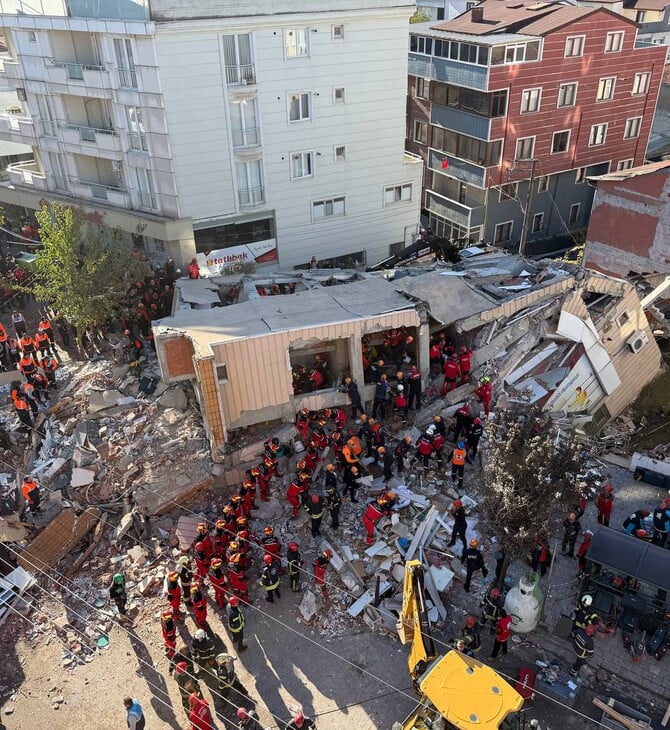 Ξεκληρίστηκε οικογένεια από την κατάρρευση του κτηρίου στην Τουρκία: Νεκρά τέσσερα από τα πέντε μέλη - Διασώθηκε 18χρονη