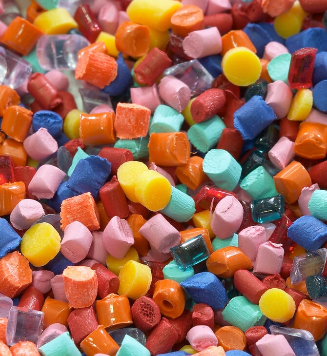 Μικροπλαστικά: «Μέχρι και μια ολόκληρη πιστωτική κάρτα καταπίνουμε κάθε εβδομάδα»