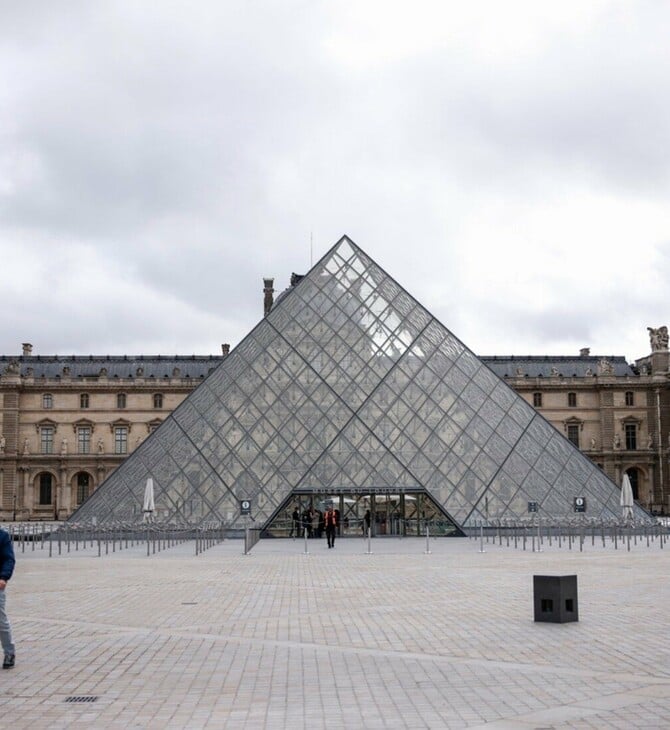 Λούβρο: Κανένα ίχνος από τα κλεμμένα κοσμήματα – Πέντε νέες συλλήψεις για τη ληστεία του αιώνα