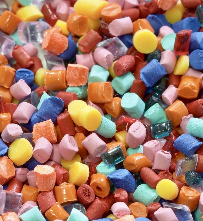 Μικροπλαστικά: «Μέχρι και μια ολόκληρη πιστωτική κάρτα καταπίνουμε κάθε εβδομάδα»