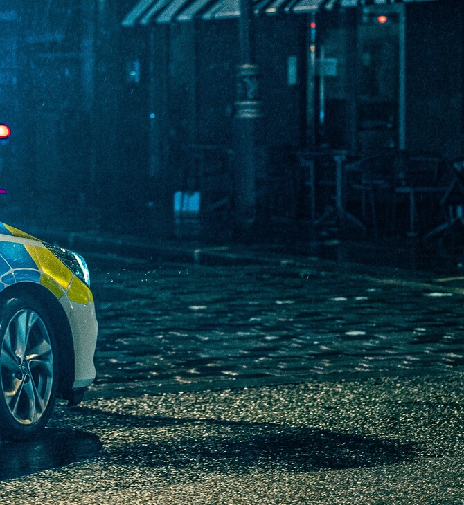 Αιματηρή επίθεση με μαχαίρι σε τρένο στη Βρετανία – Σε εξέλιξη η αστυνομική επιχείρηση