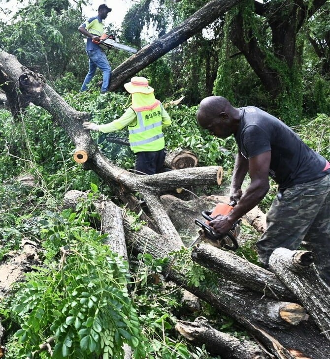 Τζαμάικα: Οι κάτοικοι ψάχνουν τροφή στους δρόμους – Η απελπισία κυριαρχεί μετά τον τυφώνα Μελίσα