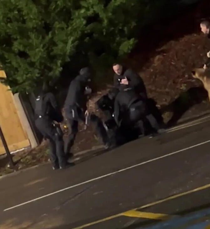 «Σκοτώστε με»: Η στιγμή που αστυνομικοί ακινητοποιούν με taser ύποπτο για την επίθεση με μαχαίρι στη Βρετανία