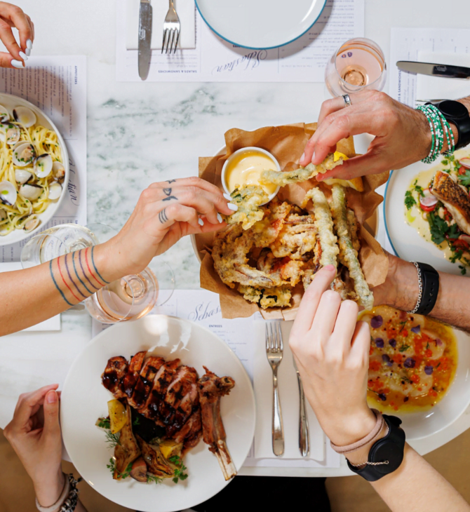 Bottomless Brunch + Βeats: Το νέο στέκι του Σαββατοκύριακου στη Γλυφάδα