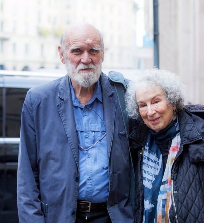 Η Μάργκαρετ Άτγουντ στο μονοπάτι του πένθους 