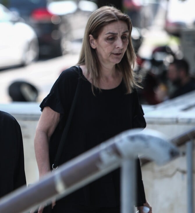 ΚΑΜΠΑΝΟΣ ΔΙΚΗ ΜΗΤΕΡΑ