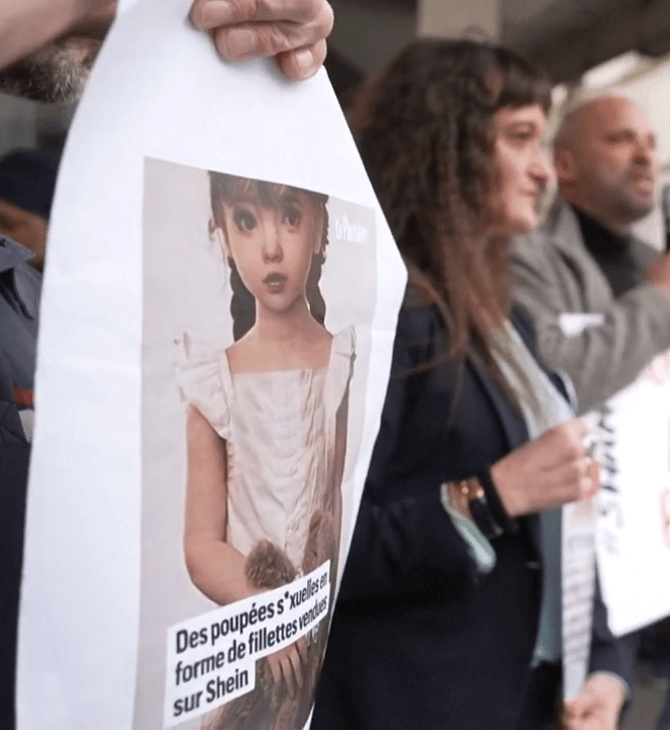 Γαλλία: Ακτιβίστριες διαμαρτύρονται κατά της Shein για τις «sex dolls» με παιδικά χαρακτηριστικά