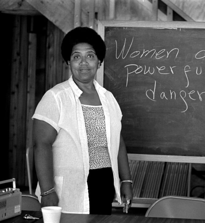 Μαύρη, λεσβία, μητέρα, πολεμίστρια, ποιήτρια, καρκινοπαθής