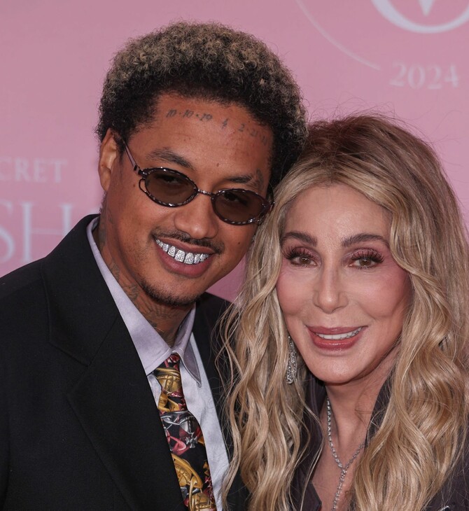 Η Σερ απαντά σε όσους σχολιάζουν τη διαφορά ηλικίας των 40 ετών με τον σύντροφό της