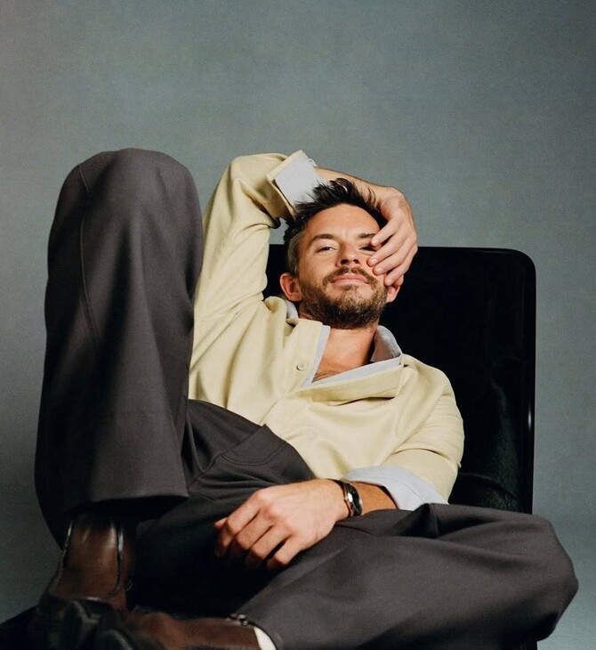 Τζόναθαν Μπέιλι: Ποιος είναι ο ηθοποιός που ανακηρύχθηκε από το People ως ο πιο σέξι άνδρας για το 2025