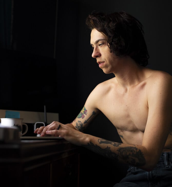 Choking: Η Βρετανία απαγορεύει τη πορνογραφία με σκηνές στραγγαλισμού