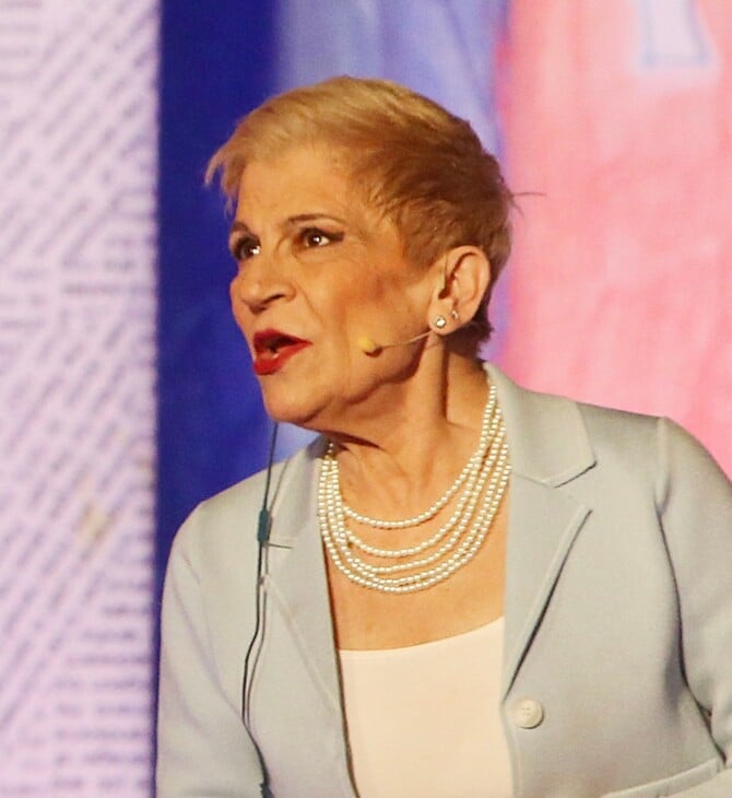 ΧΡΥΣΑ ΡΩΠΑ ΕΡΩΤΙΚΗ ΣΚΗΝΗ