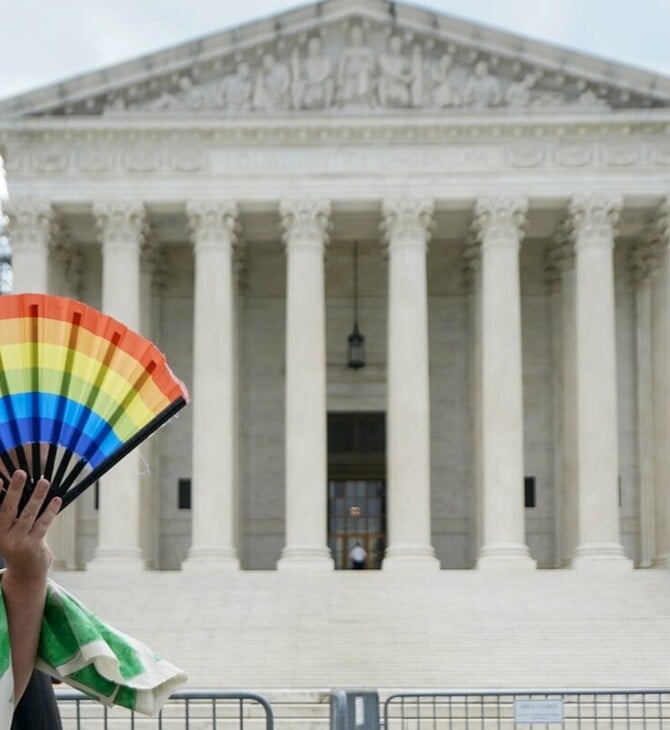 Ανάσα για τα ΛΟΑΤΚΙ+ δικαιώματα στις ΗΠΑ: Το Ανώτατο Δικαστήριο διατηρεί το δικαίωμα στον γάμο ομοφύλων