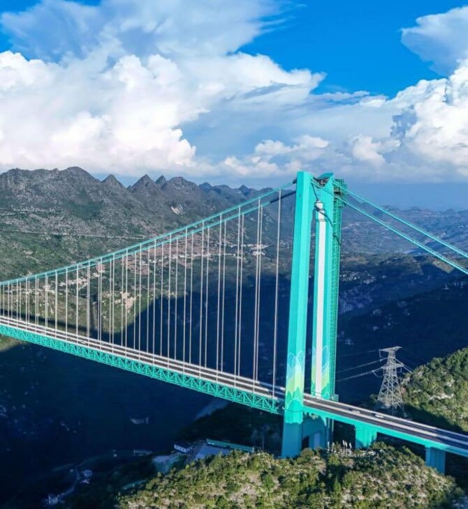 Κίνα: Η στιγμή της κατάρρευσης της γέφυρας Hongqi λίγους μήνες μετά τα εγκαίνια