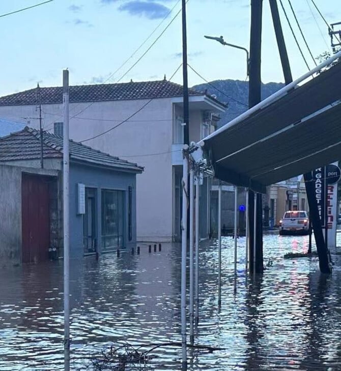 Λέσβος: Σοβαρά προβλήματα από τη σφοδρή κακοκαιρία - Πλημμύρισαν δρόμοι και σπίτια