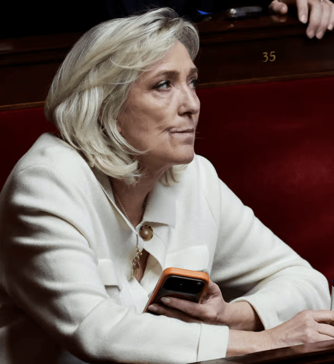 Μαρίν Λεπέν: Δεν θα είναι υποψήφια για την προεδρία αν παραμείνει η απαγόρευση συμμετοχής της στις εκλογές