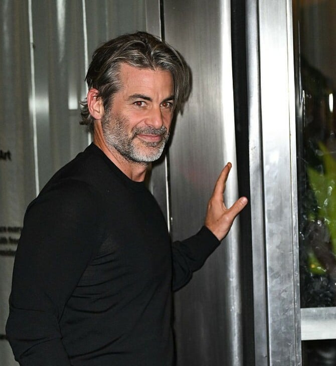 Τζιμ Κέρτις: Ποιος είναι ο υπνοθεραπευτής σύντροφος της Τζένιφερ Άνιστον