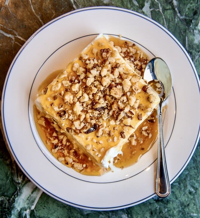 Στη Στάνη του Κουντούρα, το πιο παλιό γαλακτοπωλείο του Πειραιά