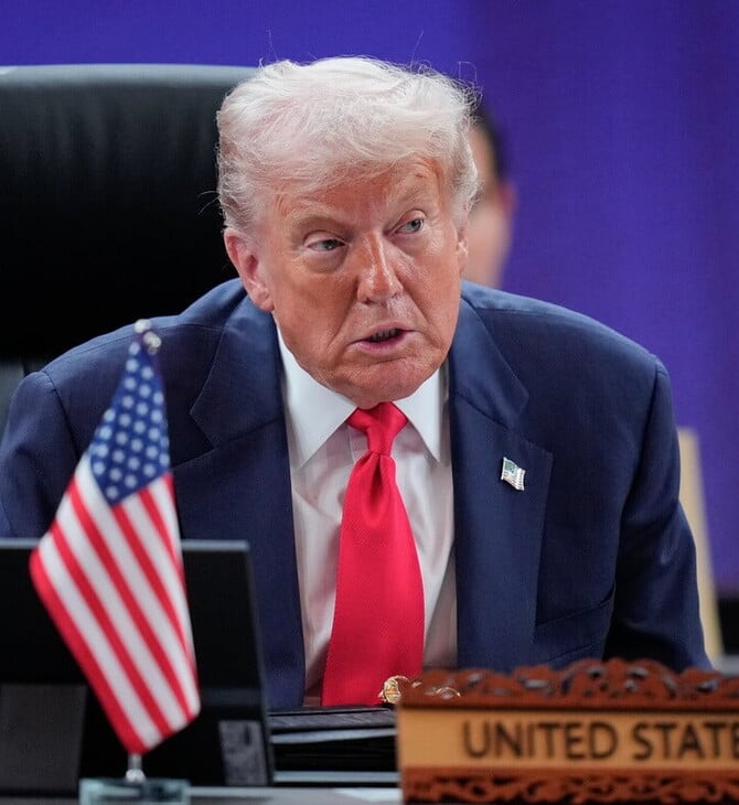 Ντόναλντ Τραμπ: Ανακαλεί δασμούς σε καφέ, κακάο και δεκάδες άλλα τρόφιμα