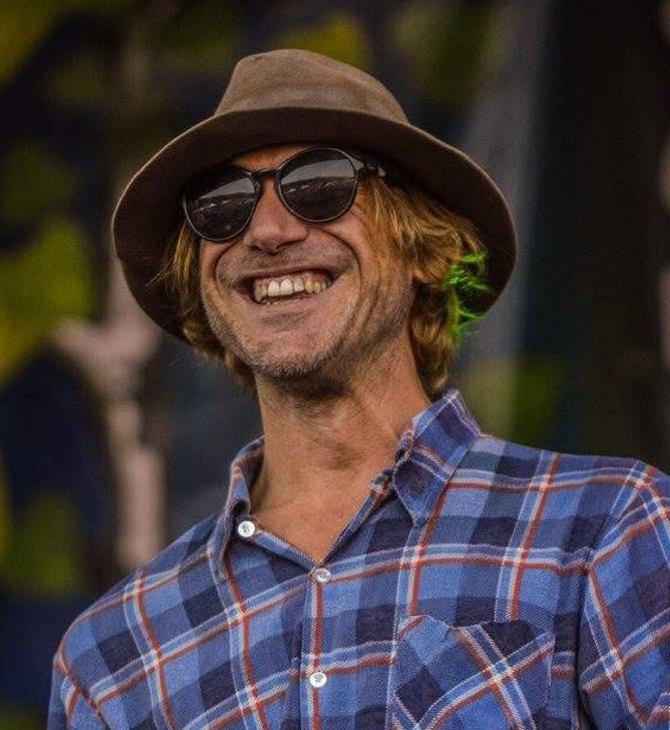 Πέθανε στα 59 του ο Τοντ Σνάιντερ, μια από τις πιο ιδιαίτερες φωνές της αμερικανικής folk