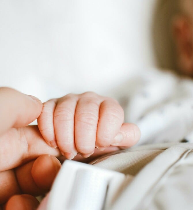 Λάρισα: «Βλέπουμε ξανά το χαμόγελο του» - Θετικά νέα για το μωρό που υπέστη εγκαύματα από καυτό λάδι 