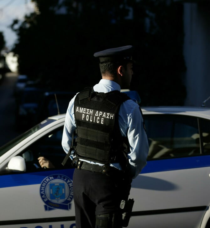 Σύλληψη δημοσιογράφου στην Αττική Οδό: «Θα σας τελειώσω» φέρεται να έλεγε στους αστυνομικούς