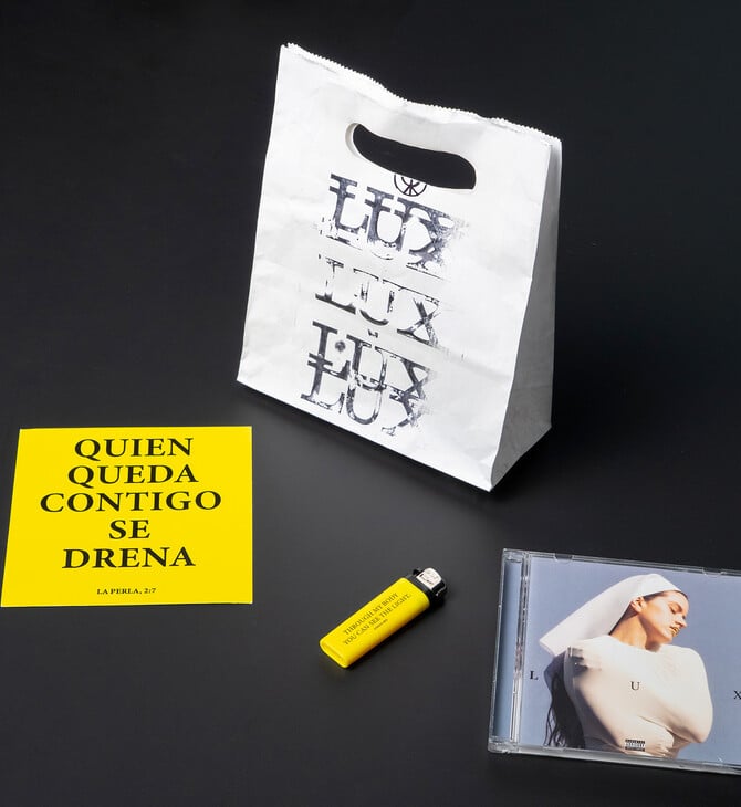 Η Rosalia, η ακρόαση του LUX και ένα unboxing με σουπερ cool καλούδια