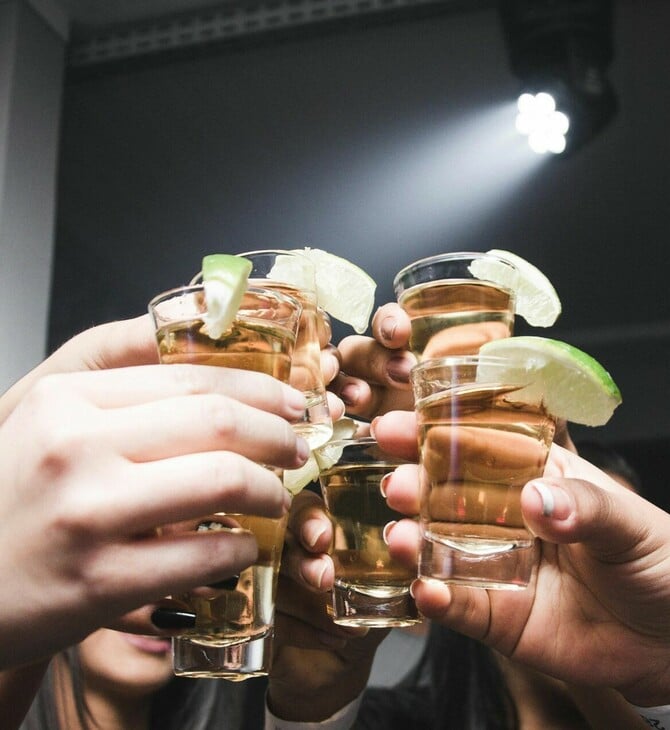 Τα μέτρα για τα σχολικά πάρτι στα κλαμπ - Πώς θα επαληθεύεται η ηλικία