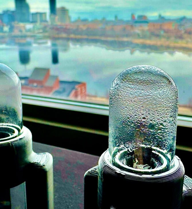 ΓΙΑ ΣΚ - Συσκευή «τινάζει» τον αέρα και βγάζει πόσιμο νερό μέσα σε λίγα λεπτά