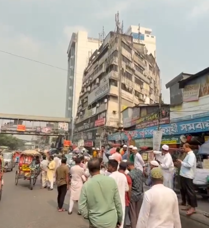 Σεισμός στο Μπανγκλαντές: Πέντε νεκροί και τουλάχιστον 100 τραυματίες 