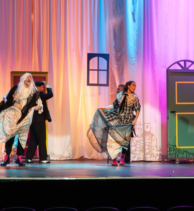 Τι κάνει τον «Αρσέν Λουπέν» μία από τις πιο επιτυχημένες παραστάσεις της σεζόν;